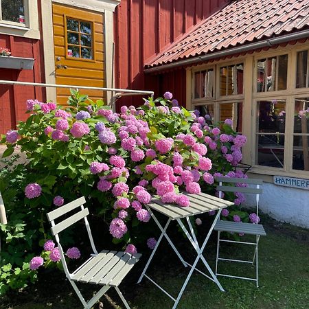 Kyrkstallet 1 Historiskt Med Baesta Laege Graenna 외부 사진